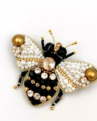 Rezervat Broșă - Queen Bee
