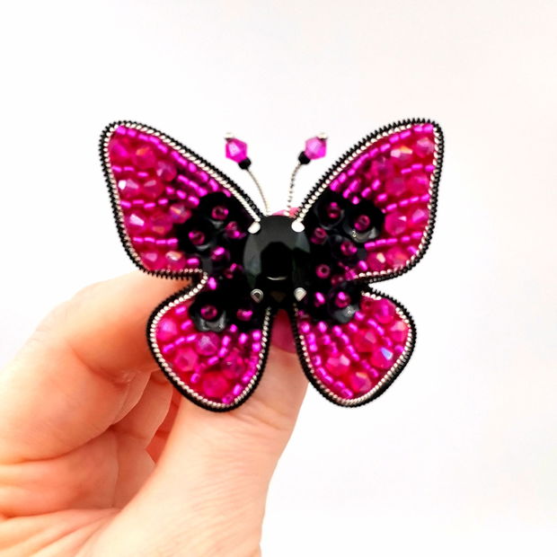 Rezervat Broșă - Magenta Butterfly