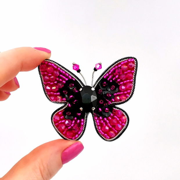 Rezervat Broșă - Magenta Butterfly