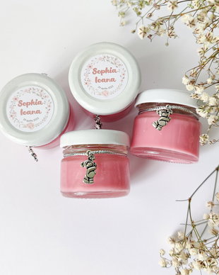Mărturie botez lumânare din ceară de soia, cu diverse arome, turnată în borcănel din sticlă, decorată cu charm ursuleț si eticheta, 30ml, roz, Kandor Special Gifts