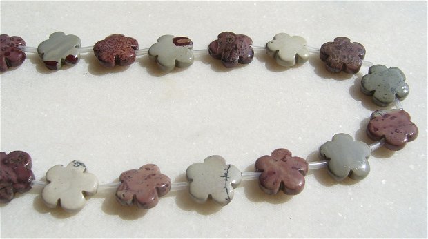 Jasper sirag scurt format din 10 bucati floricele de aprox 15x5 mm