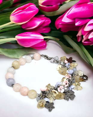 Bratara charm asimetrica cuart natural ,citrin si floricele colorate