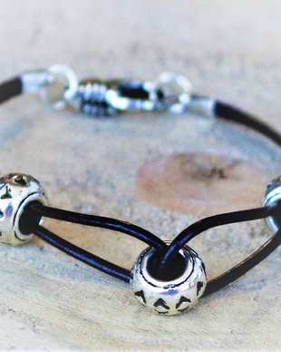 Bratara handmade/bratara unisex/bratara din snur de piele naturala si elemente din aliaj tibetan