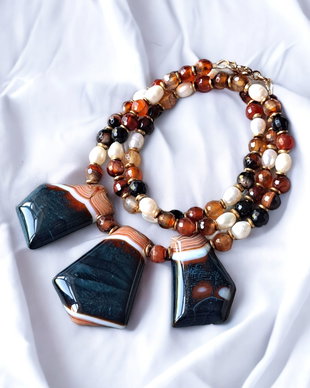 Colier din agate naturale, perle de cultura si hematit cu pandantive de agat