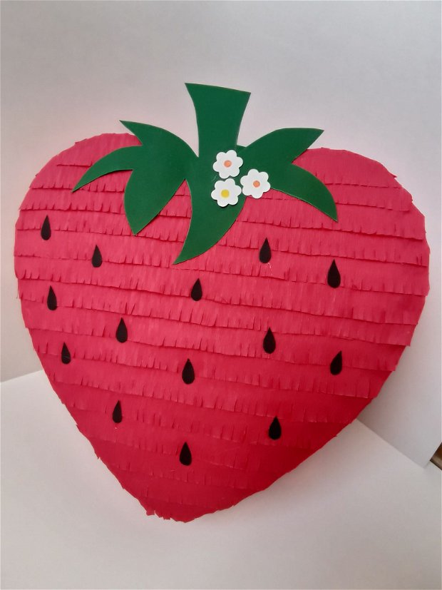 Strawberry Piñata pinata Capsuna