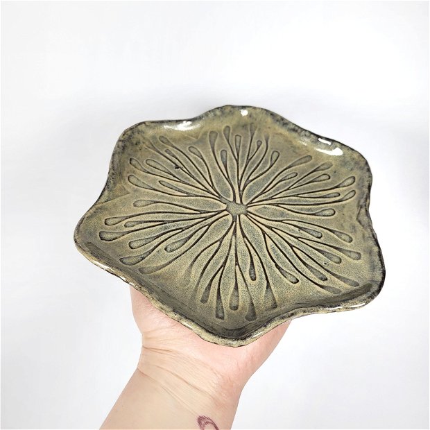 Farfurioara Stems din ceramica