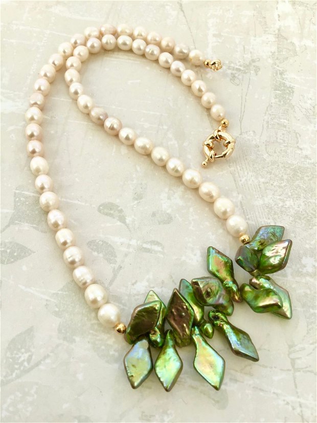 Colier perle de cultura albe & perle Biwa verde kaki