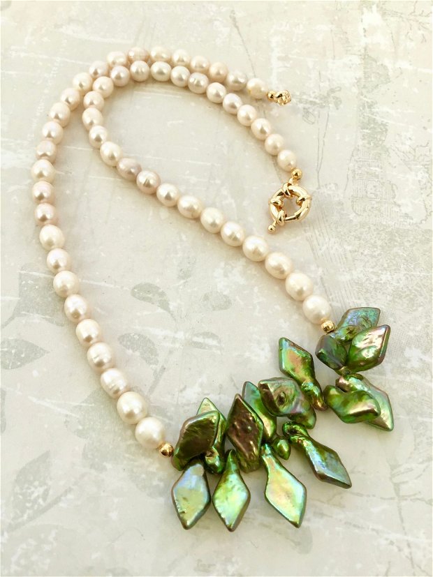 Colier perle de cultura albe & perle Biwa verde kaki