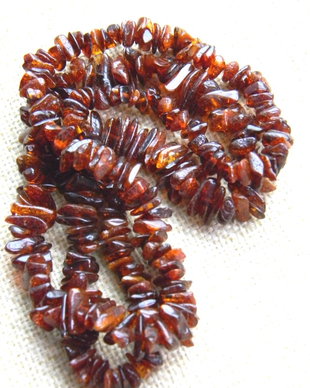 Chihlimbar chipsuri sirag 68 cm. (L1)