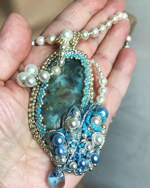 Colier cu caboson larimar India, argint si perle swarovski