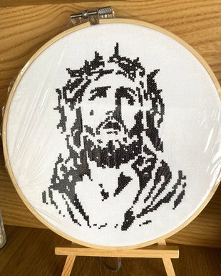 Broderie manuala pe gherghef