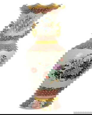 Vaza cu tranfafiri din portelan