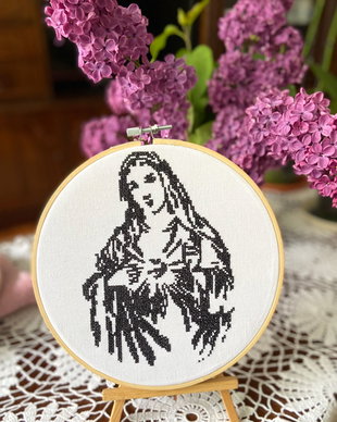 Broderie manuala pe gherghef
