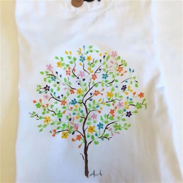 Tricou dama pictat cu copacul vietii inflorit