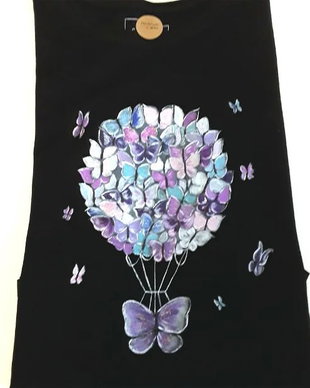 Tricou pictat manual cu fluturi