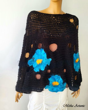 Poncho crosetat, cu flori impaslite