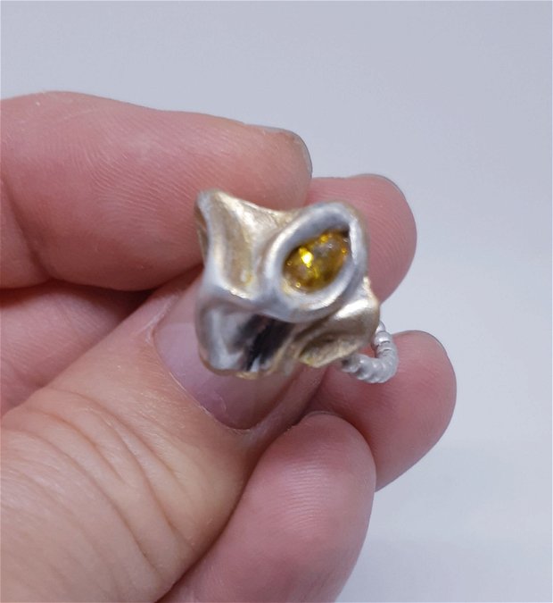 Inel unicat cu design organic, in forma de pepita de argint si aur 22k, cu o lacrima de citrin