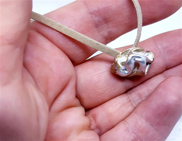 Set unicat, format din inel, pandantiv si cercei, cu design organic, in forma de pepita de argint si aur 22k