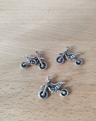 Pandantiv motocicleta. - 23x18mm