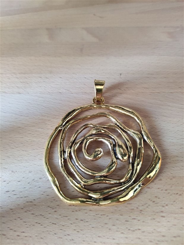 Pandantiv auriu trandafir - 85x72mm