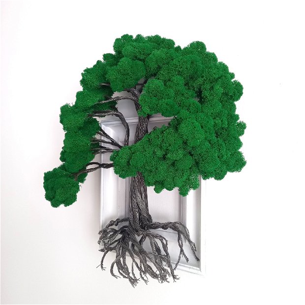 Arbore din sârmă de fierar și licheni verde intens