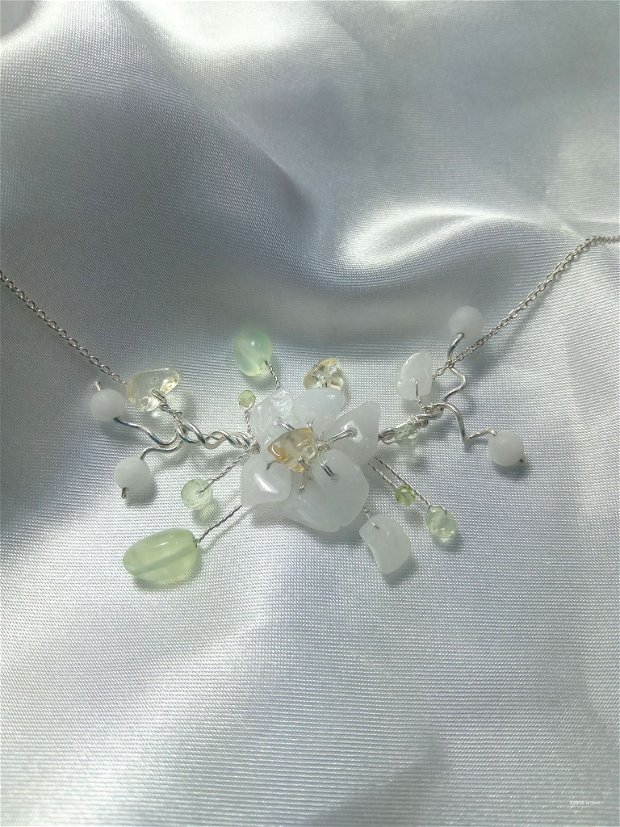 Colier argint, citrin, jad alb, prehnit "Floare albă"