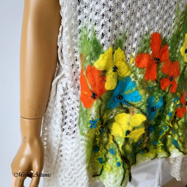 VANDUT -Bluza de vara cu floricele impaslite