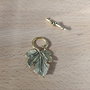 Inchizatoare aurie frunza - 37x22mm