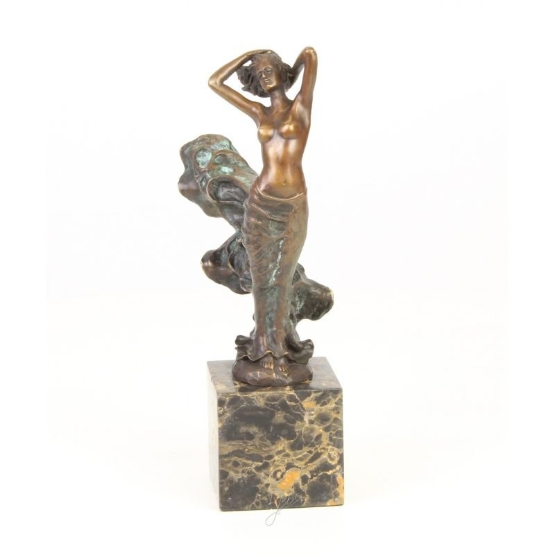 Dansatoare -statueta din bronz pe un soclu din marmura