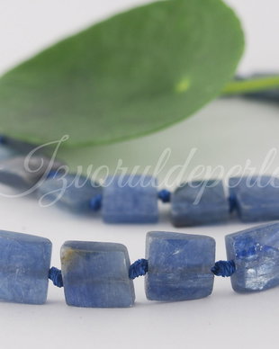 Kyanite fatetat 8-9x8-9mm, cod P20 (1)