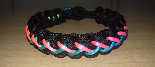 Brățară fixă din paracurd 550 BULGARIA negru cu multicolor