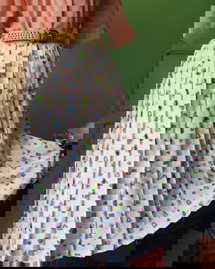 Fusta de vara imprimeu pe fond alb