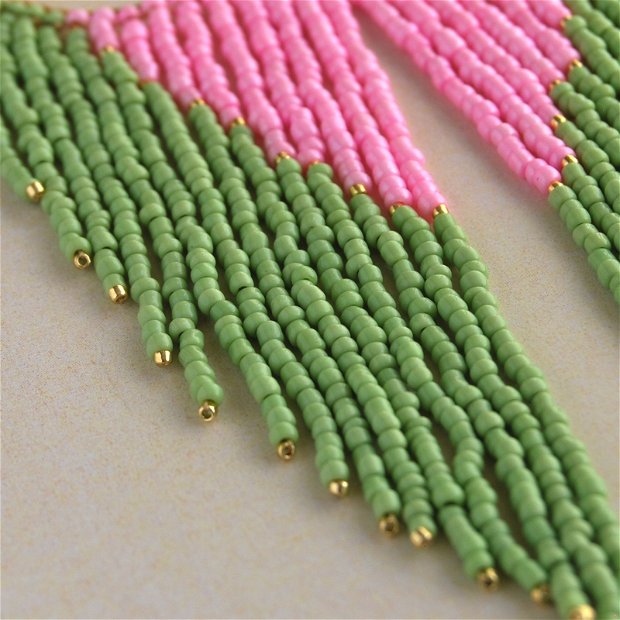 Cercei lungi margele verzi si roz 15.5 cm