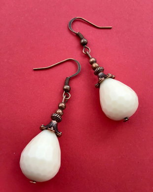 Cercei Vintage coral alb