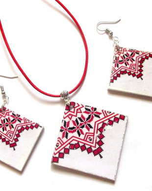 set bijuterii lemn cu motiv traditional 43241