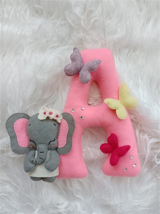 Maxi litera textila handmade decorativa, cu elefantel