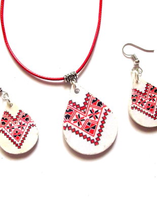 set bijuterii lemn cu motiv traditional 43249