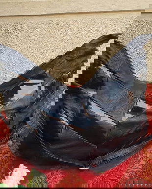 Poseta din piele naturala si lac, model barcuta