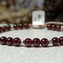 Brățară cu șnur, unisex, reglabila, cu pietre semiprețioase de granat si argint 925. Brățară fină, delicată, elegantă.