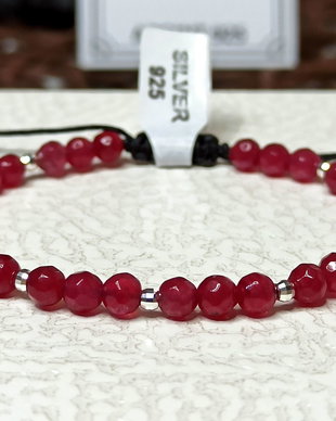 Bratara cu snur, reglabila, cu pietre semipretioase fațetate de Jad roșu cherry si argint 925, brățară damă /unisex,  brățară fină, delicată, elegantă.