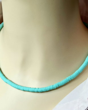 Coliere estive unisex pline de energie si culoare, cu mărgeluțe heishi din argilă polimerică, colier/choker lut polimeric, coliere colorate.