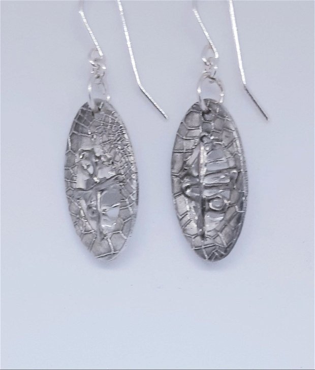Cercei unicat, din argint fin, asimetrici, decorati cu impletitura de argint