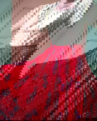 Fusta bumbac fin, India si bluza cu umeri goi