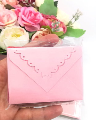 Plicuri roz 10 x 6.5 cm. Plic card cadou