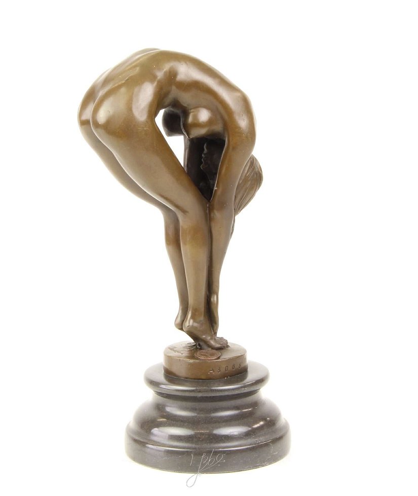 Femeie aplecata- statueta din bronz cu soclu din marmura