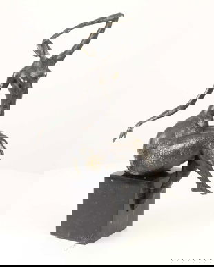 Nud modern- statueta din bronz cu un soclu din marmura