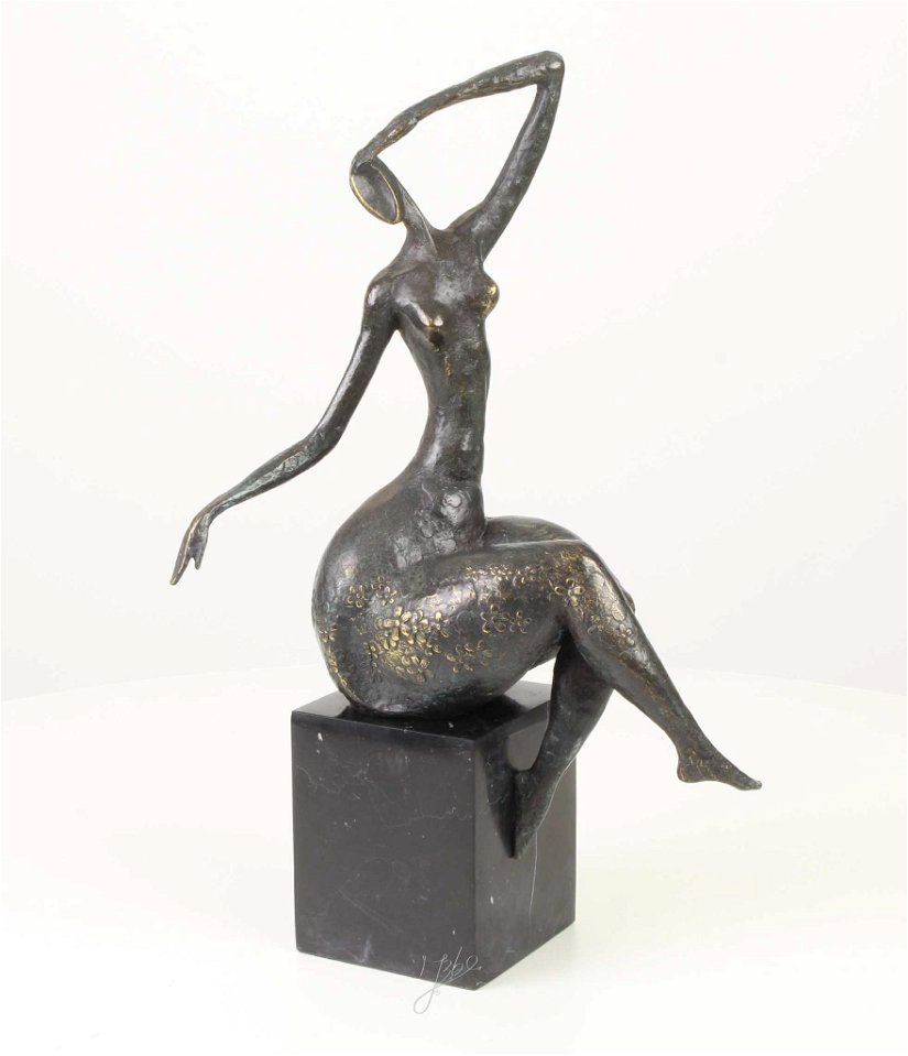 Nud modern- statueta din bronz cu un soclu din marmura