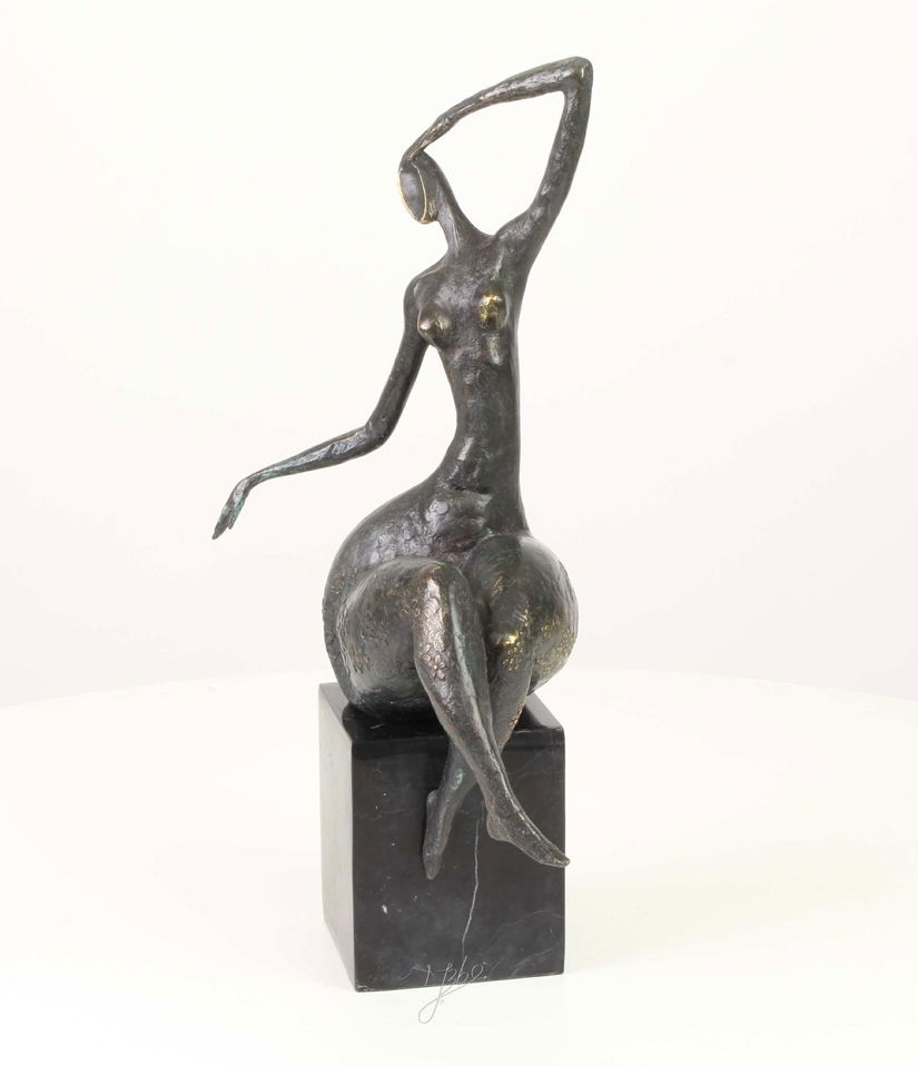 Nud modern- statueta din bronz cu un soclu din marmura