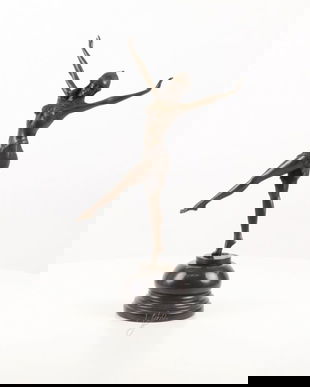 Dansatoare din Palmira-statueta Art Deco din bronz pe un soclu din marmura