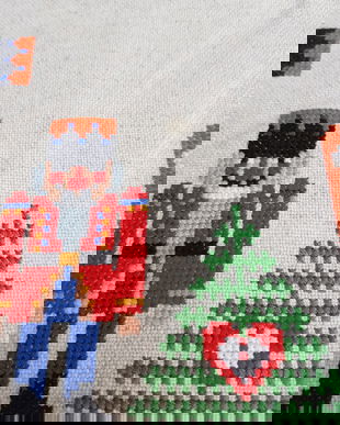 Centru de masa cusut in puncte pe etamina